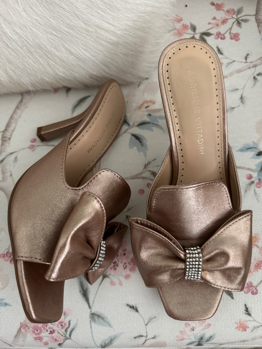 Adrienne Vittadini Metallic Champagne Bow Mule Sandals 7.5